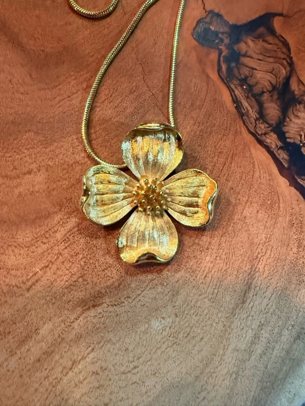 Gold Flower Pendant Necklace - Women Jewelry - Picture 3 of 6